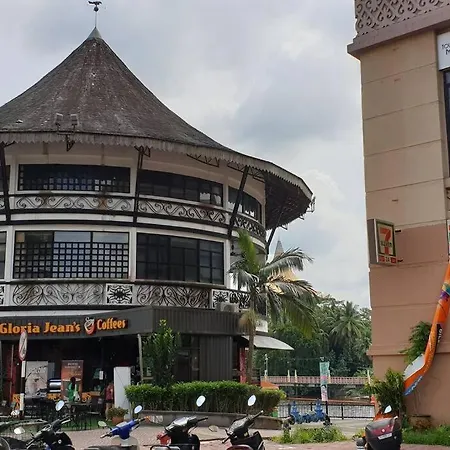 Lovely Waterfront Riverbank Suite With Pool A2 Kuching Bagian luar foto
