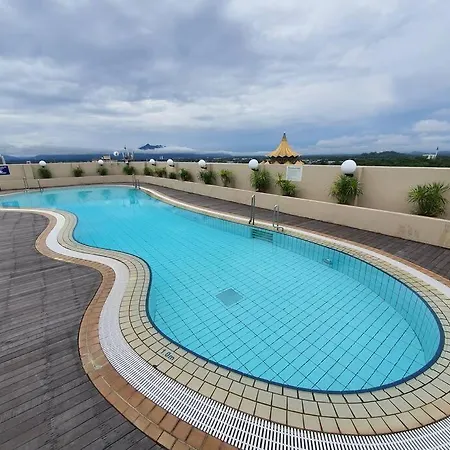 Lovely Waterfront Riverbank Suite With Pool A2 Kuching Bagian luar foto