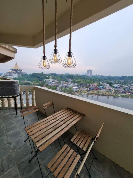 Lovely Waterfront Riverbank With Pool A2 Apartemen *