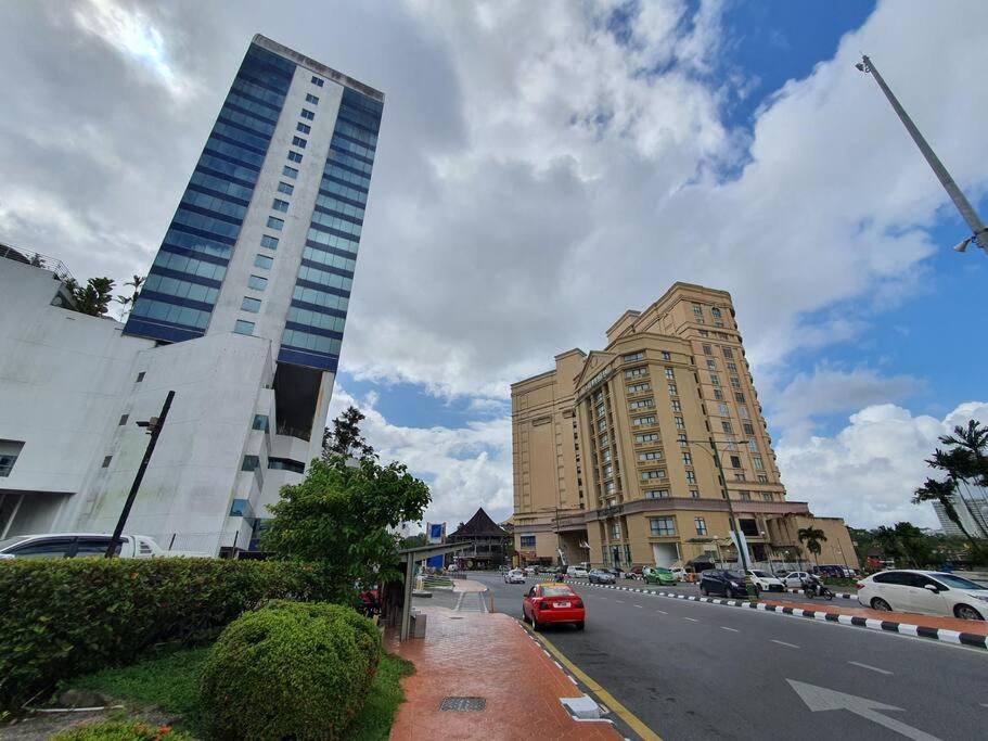 Lovely Waterfront Riverbank With Pool A2 *
