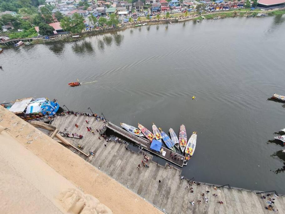 Lovely Waterfront Riverbank With Pool A2 Kuching