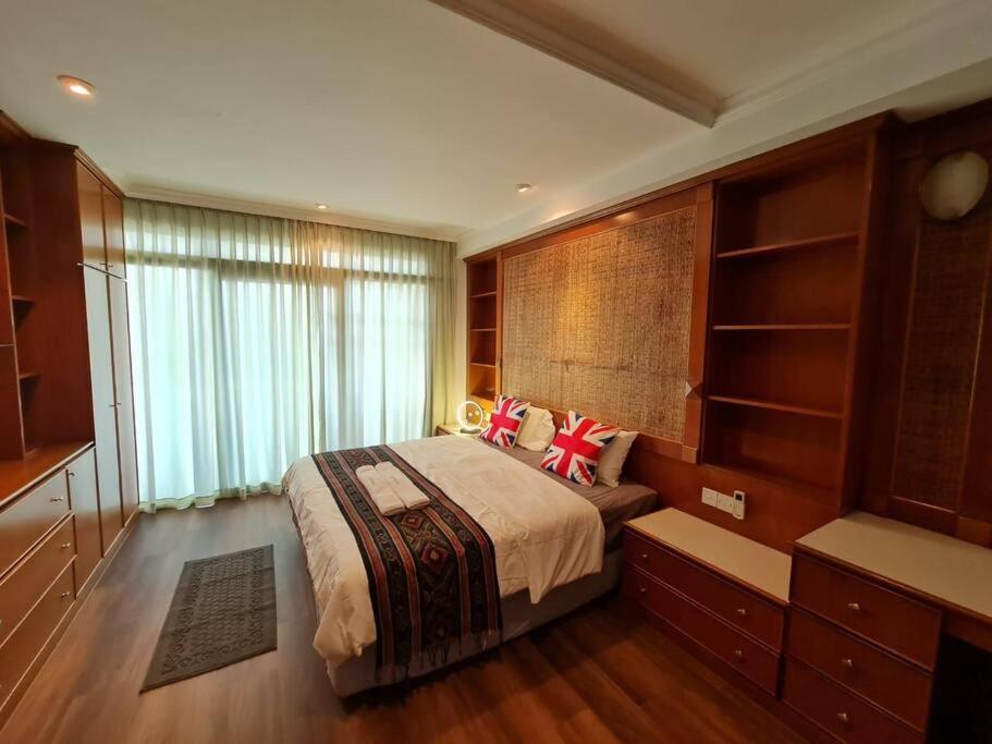 Lovely Waterfront Riverbank With Pool A2 Apartemen