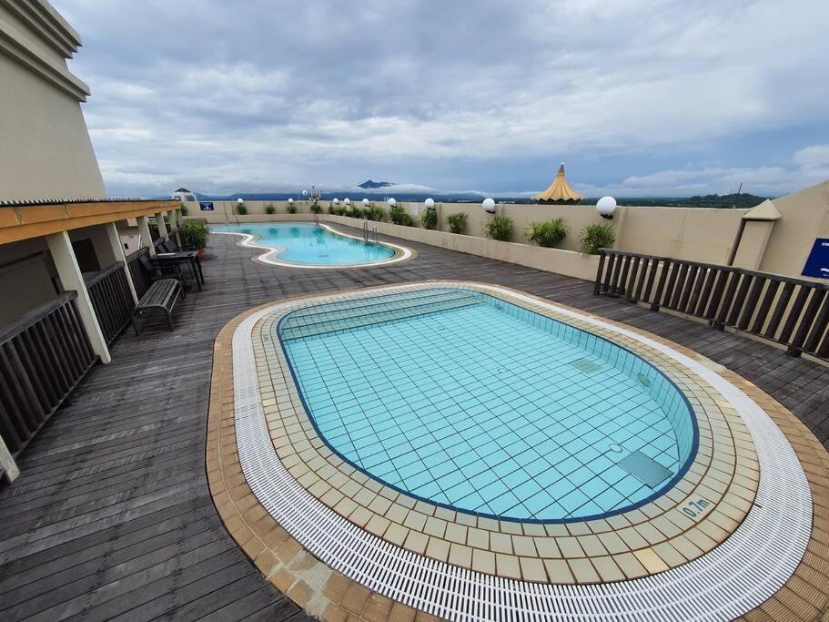 Lovely Waterfront Riverbank With Pool A2 Apartemen *
