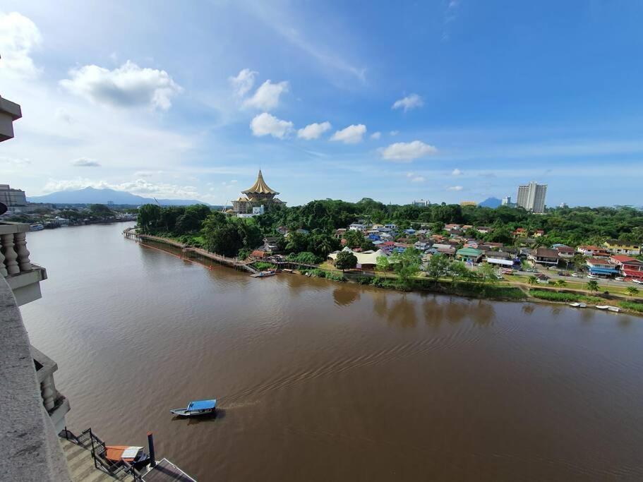 Apartment Lovely Waterfront Riverbank With Pool A2